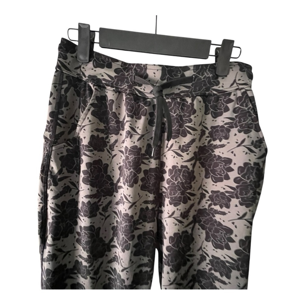 PopFit Gray and Black Floral Jogger Pants Size Medium - Picture 4 of 10